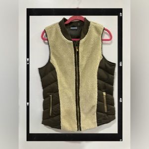 Athleta puffer vest with Sherpa inserts Size L